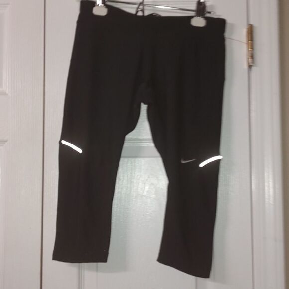 NIKE Women’s STAY WARM Running Tight Fit Capri-Black 519841-010   Sz S - Picture 1 of 3